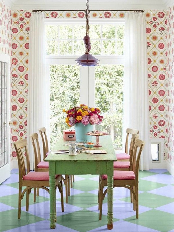sweet-colorful-cottage-with-shabby-chic-furniture-2