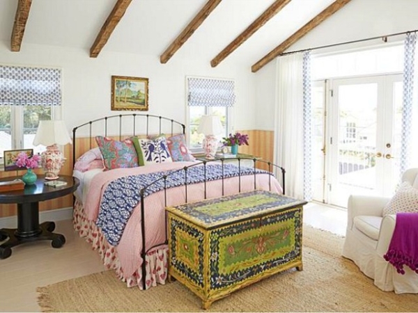 sweet-colorful-cottage-with-shabby-chic-furniture-7