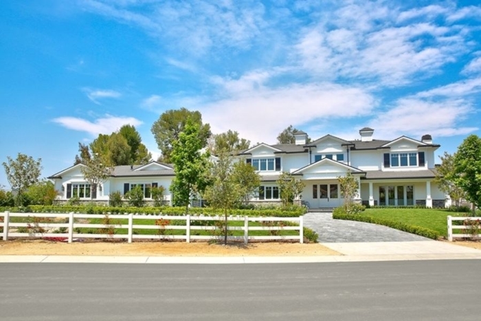 kylie-jenner-home-crisnet-27