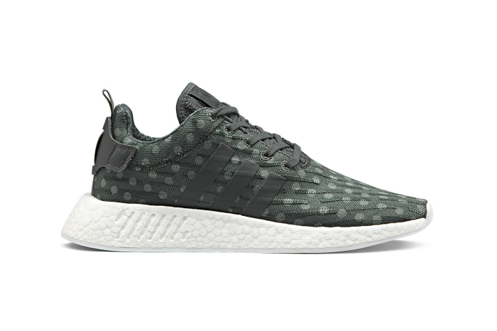 adidas gazelle silver green womens Adidas NMD R2 Primeknit White Black main image 1