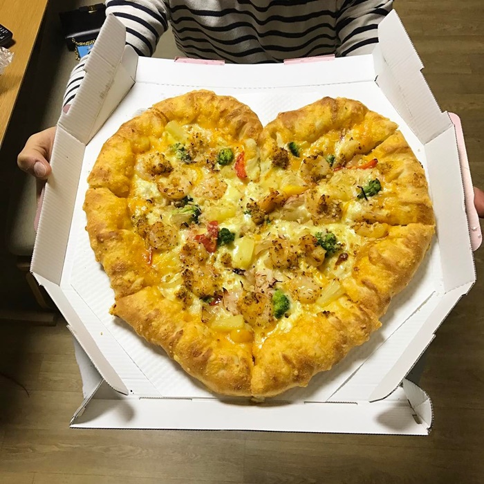 pizza hut pizza heart (9)
