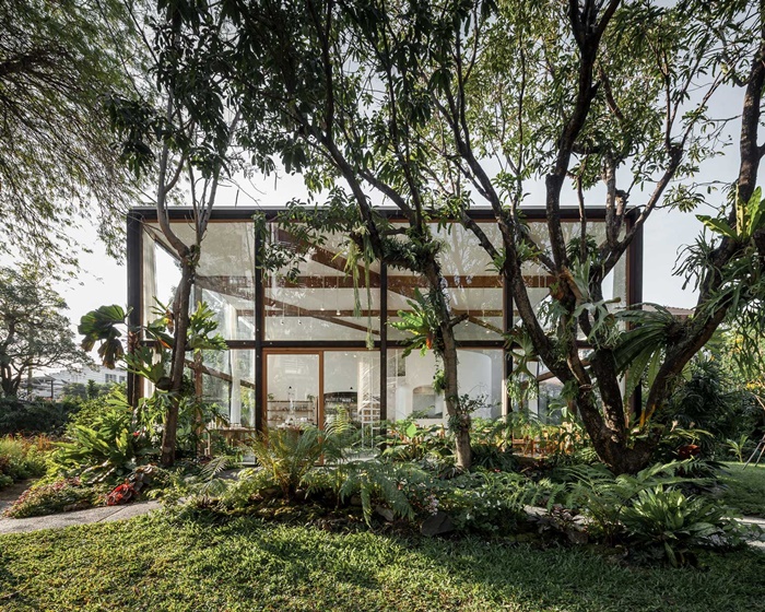 Patom-Organic-Living-in-Bangkok-Thailand-by-NITAPROW-Yellowtrace-01