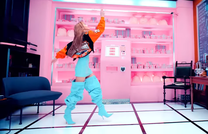 BLACKPINK - lisa-look