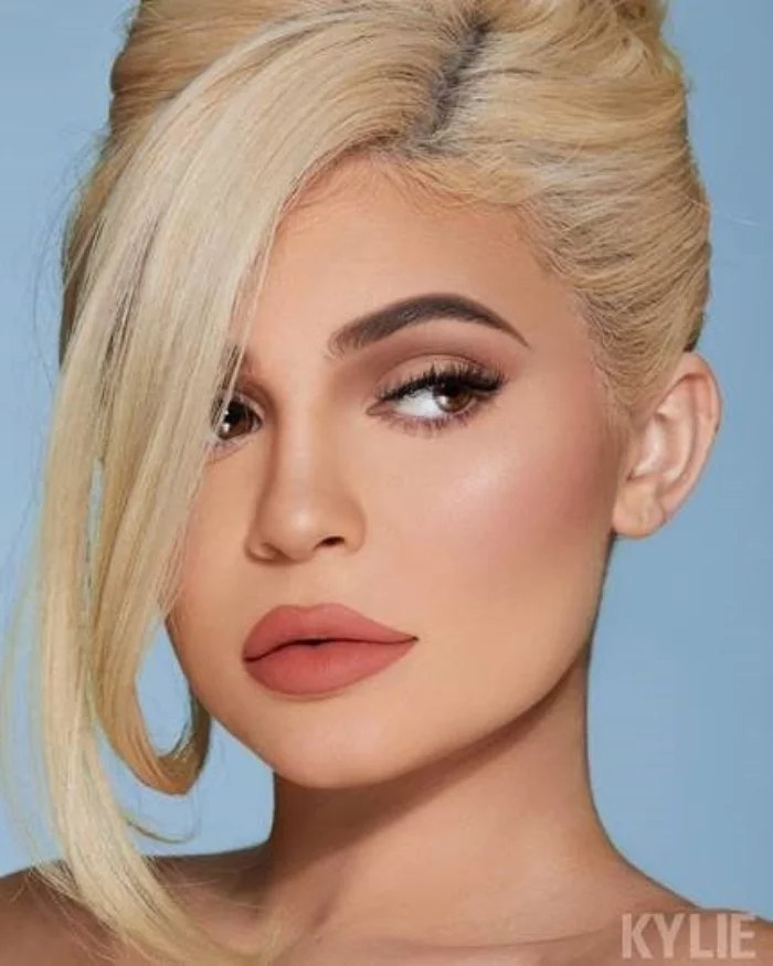 batch_0Kylie-Cosmetics-Holiday-Collection-2018