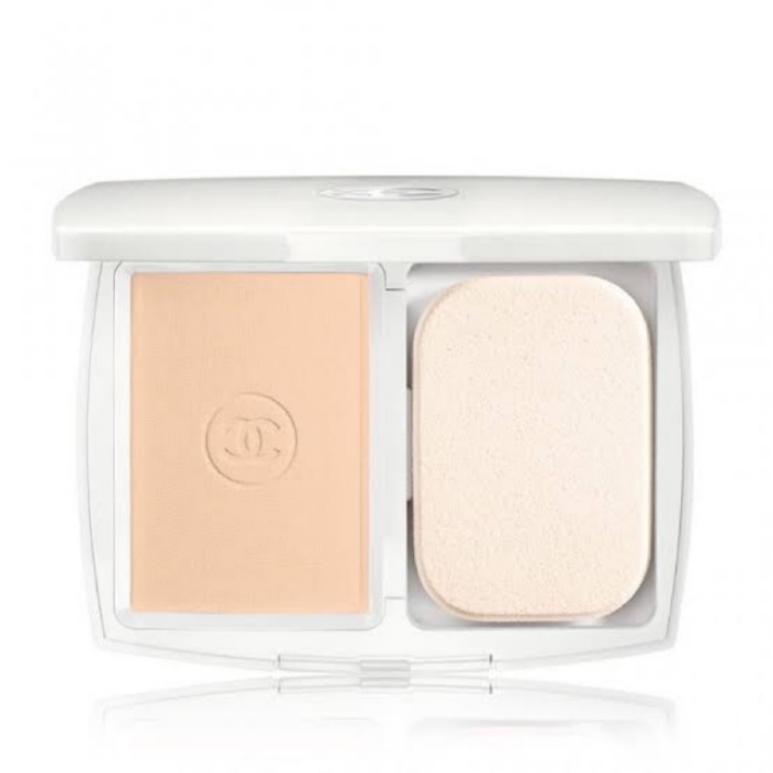 Chanel LE BLANC COMPACT เป็นแป้งผสมรองพื้น